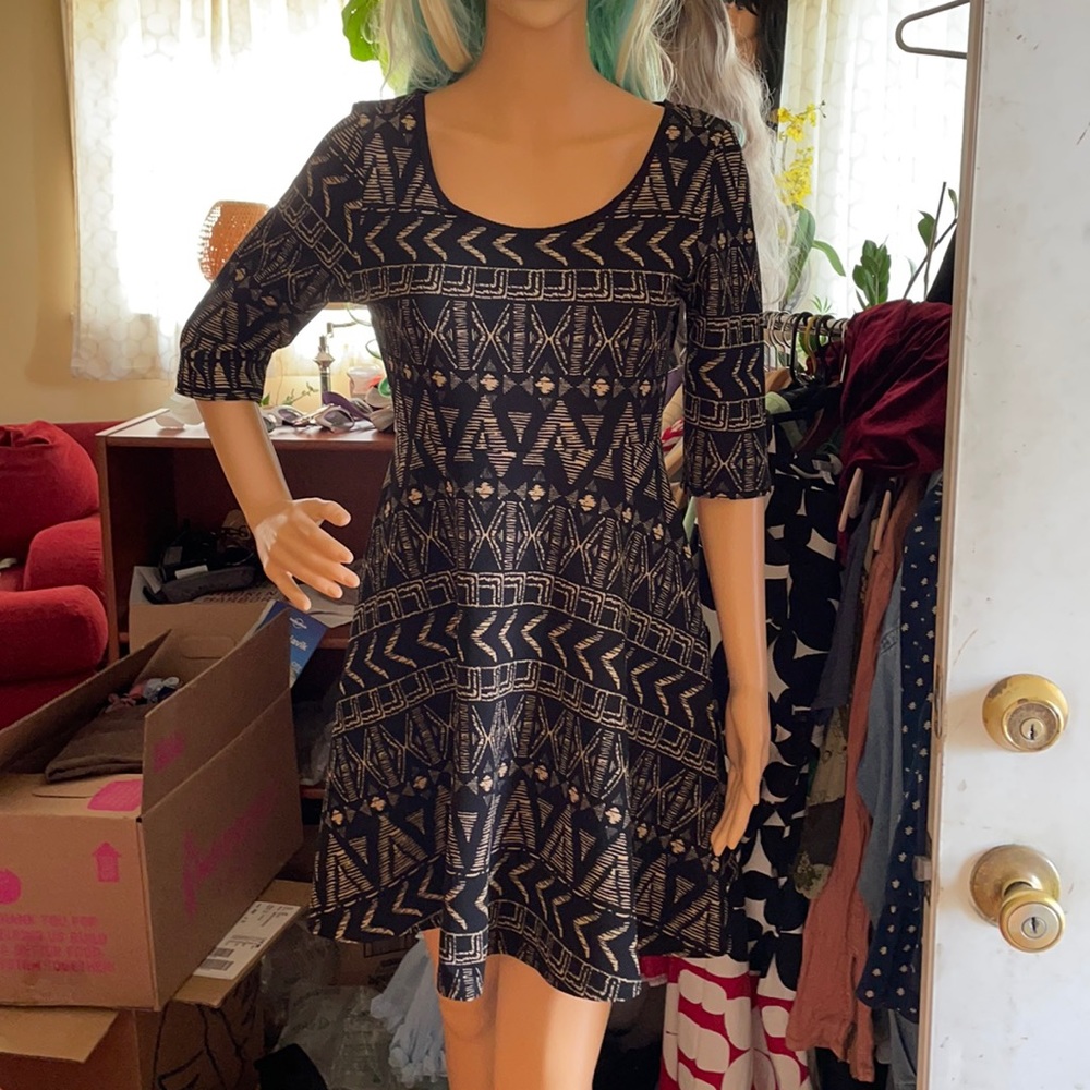 Every 1 geometric black dress